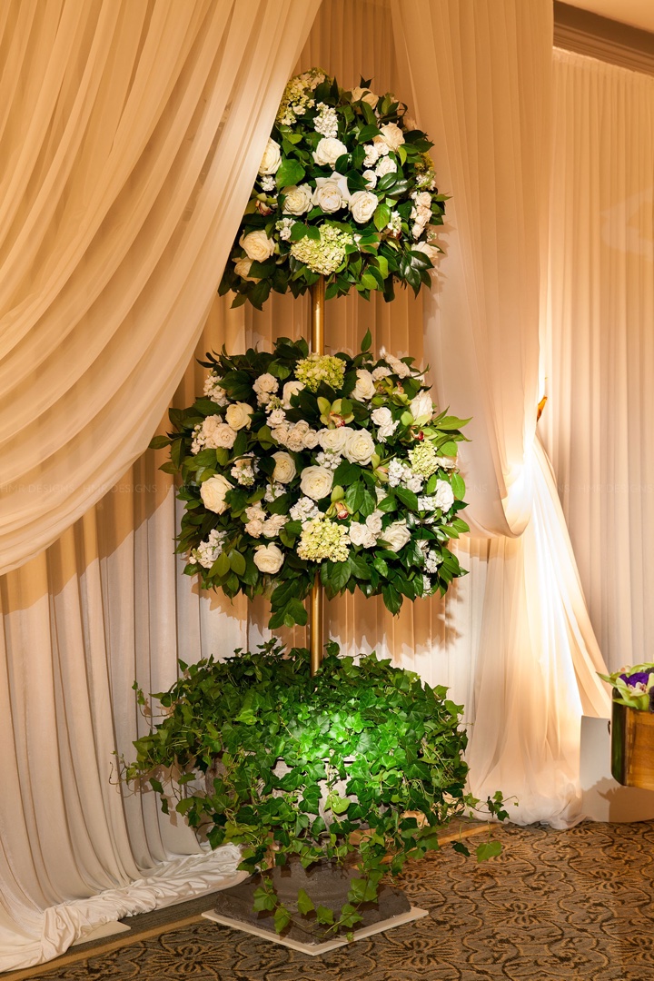 green-and-white-wedding-decor-at-four-seasons-chicago-by-hmr-designs
