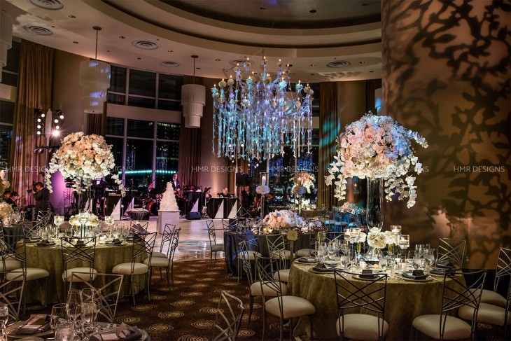custom-lighting-schemes-illuminate-a-luxe-chicago-wedding-at-trump-tower