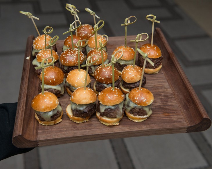 passed-appetizers-at-evening-of-bridal-luxury-2015